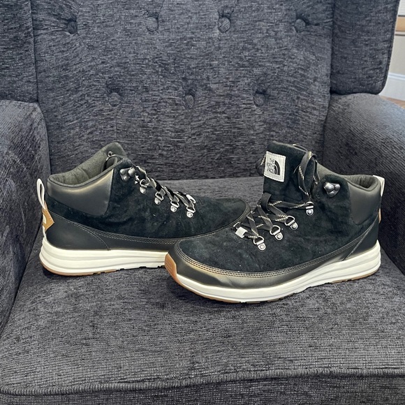 The North Face Women's Black and White Suede Boots. - Picture 2 of 6